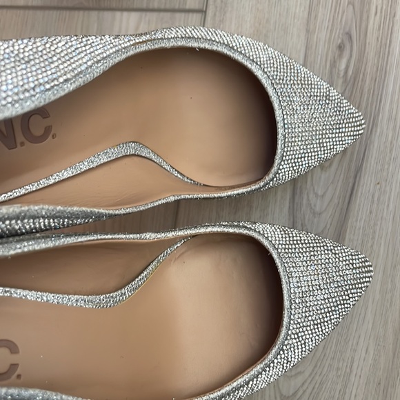 INC INTERNATIONAL CONCEPTS WOMEN'S SILVER RHINESTONE POINT TOE ZITAH PUMPS 6M - Picture 3 of 8